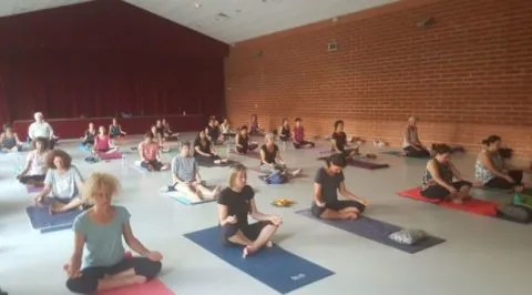 Cours de yoga collectif à Villeneuve-la-Comptal