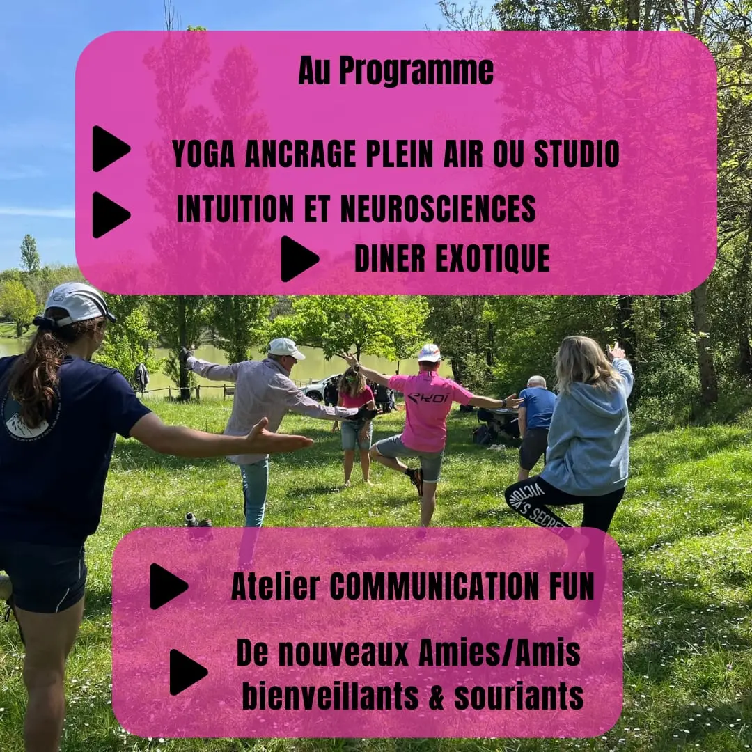 Groupe pratiquant un exercice de yoga d'ancrage en plein air près d'un étang